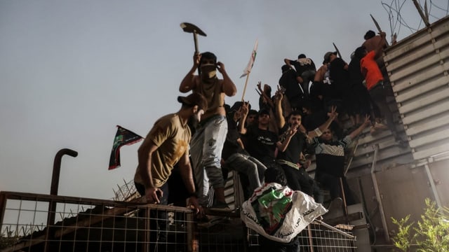  Schwedische Botschaft in Bagdad gestürmt und in Brand gesteckt