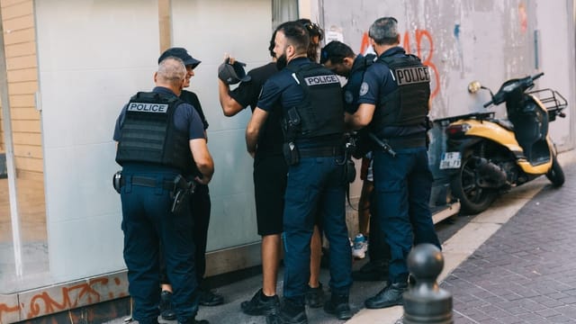  Braucht Frankreichs Polizei Nachhilfe in Bürgernähe?