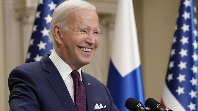  Joe Biden kann mit einem Lächeln in die USA zurückreisen