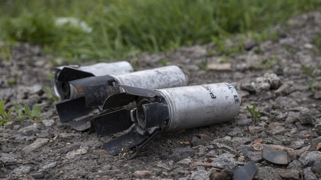  Umstrittene Streubomben für die Ukraine: alles zum US-Entscheid