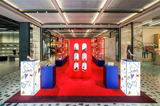  Die Schuhe mit der ikonischen roten Sohle neu im Christian Louboutin Pop-Up Store bei Globus Zürich Bahnhofstrasse