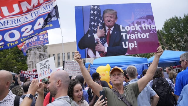  Hunderte wollten bei Anklage gegen Trump dabei sein