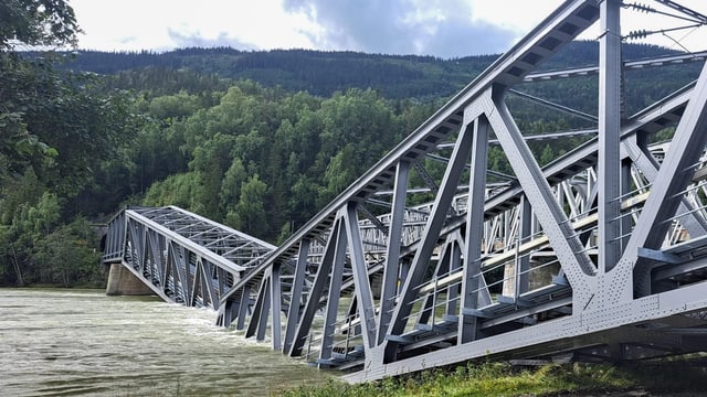  Wassermassen in Norwegen lassen Eisenbahnbrücke einstürzen