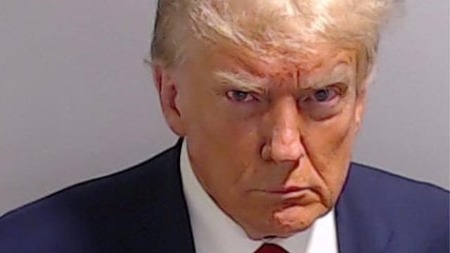  Polizeifoto des Ex-Präsidenten:  Trumps Kurzbesuch im Gefängnis
