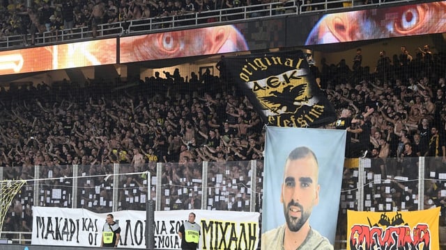  Gedenken an getöteten Fan – und späte Quali für AEK