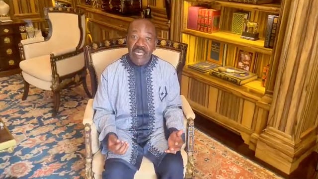  Gabuns Ex-Präsident Ali Bongo wird im Internet zum Star