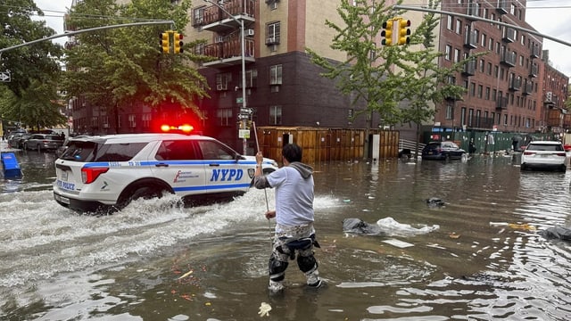 Heftige Regenfälle in New York: Zahlreiche Strassen überflutet