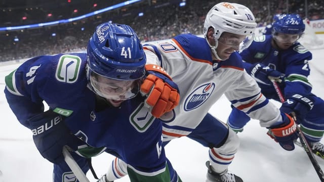  Suters Canucks starten mit Kantersieg in NHL-Saison