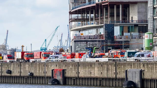  Baugerüst stürzt in Hamburg ein – vier Arbeiter tot