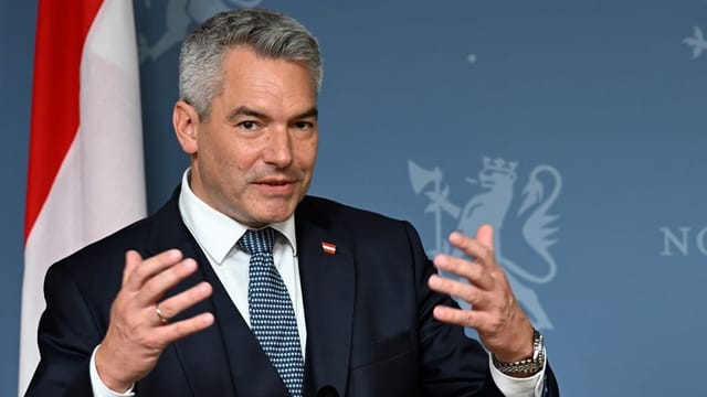  Österreichs Kanzler Nehammer will Armutsdebatte