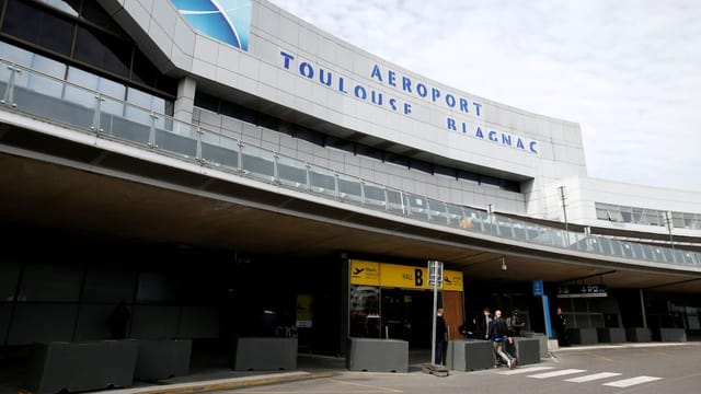  Sechs Flughäfen in Frankreich nach Bombendrohungen evakuiert