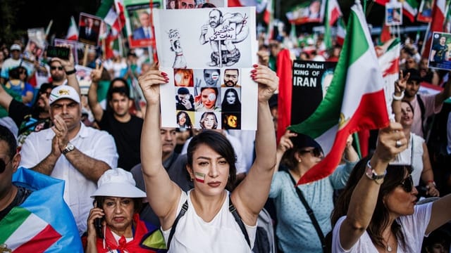  Preisgekrönte iranische Journalistinnen zu langer Haft verurteilt