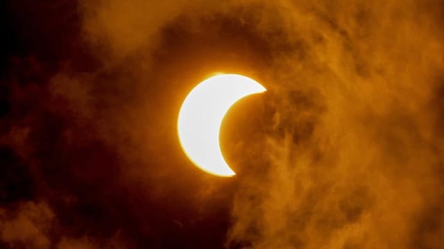  Menschen in Nord- und Südamerika bewundern Ring-Sonnenfinsternis