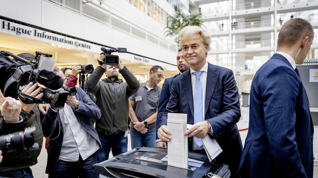  Hochrechnung: Partei des Rechtspopulisten Geert Wilders vorn