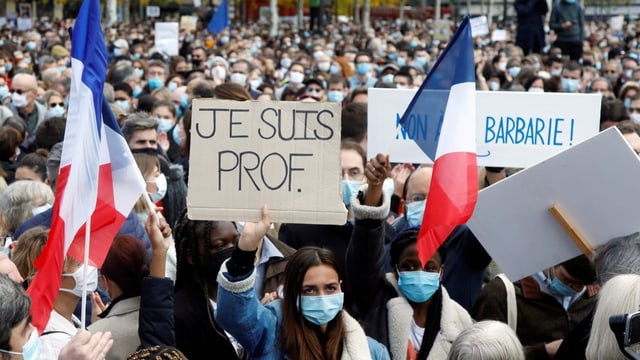  Prozessauftakt um Ermordung und Enthauptung von Lehrer in Paris
