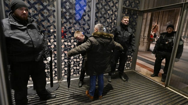  Polizei erhöht Schutz am Kölner Dom – Verdächtiger verhaftet