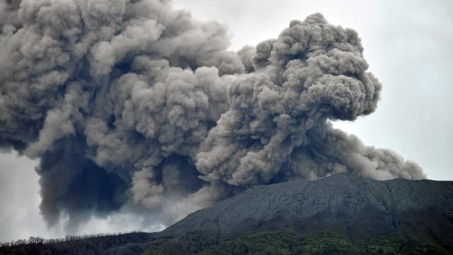  23 Bergsteiger sterben bei Ausbruch des Marapi in Indonesien