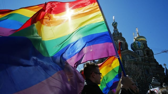  Was Russlands Gesetz gegen LGBTQ+ für die Community bedeutet