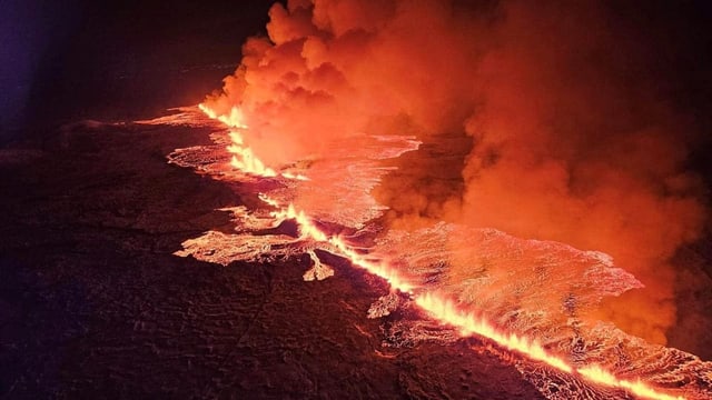  Vulkan auf Reykjanes-Halbinsel in Island ausgebrochen