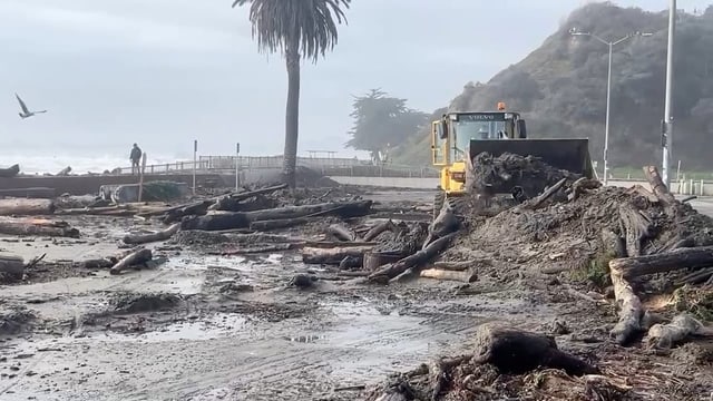  Schäden nach Monsterwellen in Kalifornien – und es hört nicht auf