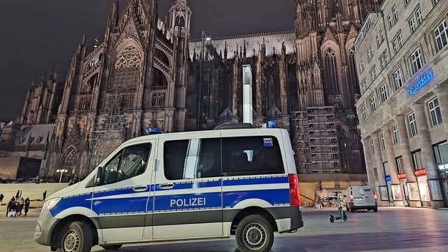  Gefahrenhinweis löst Polizeieinsatz bei Kölner Dom aus