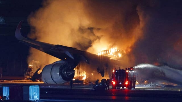  Fünf Tote bei Flugzeugkollision auf Tokioter Flughafen