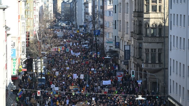  Zehntausend Menschen demonstrieren erneut gegen die AfD