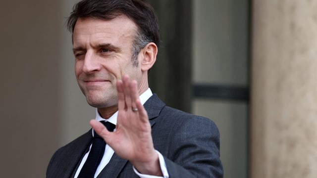 Macron setzt umkämpftes Einwanderungsgesetz in Kraft