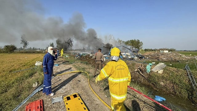  Explosion von Feuerwerksfabrik fordert mindestens 23 Tote