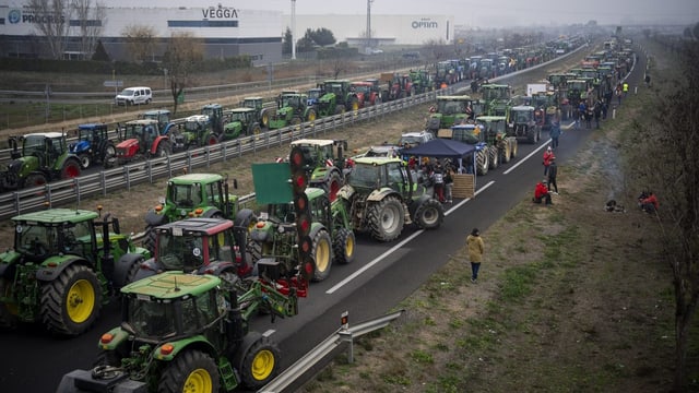  Landwirte gehen nun auch in Spanien auf die Strasse