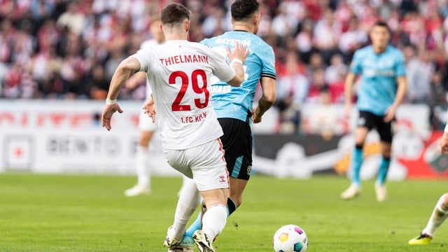  Auch wegen Foul an Xhaka: Bayer jetzt 10 Punkte vor Bayern