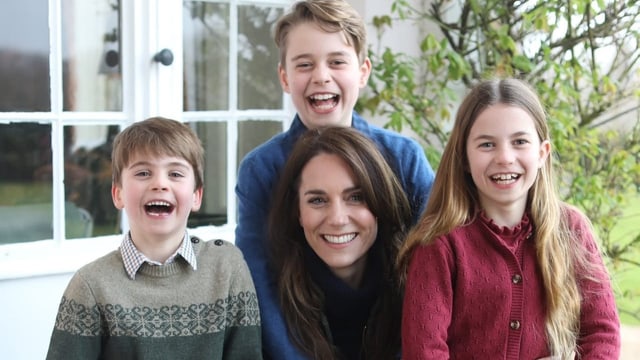  Prinzessin Kate veröffentlicht Foto von sich mit Kindern