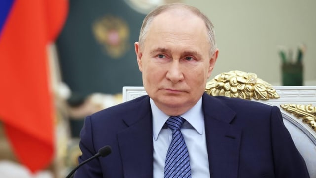 Wladimir Putin: einst beklatscht – jetzt gefürchtet