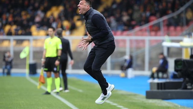  Lecce-Coach verpasst Gegenspieler Kopfstoss