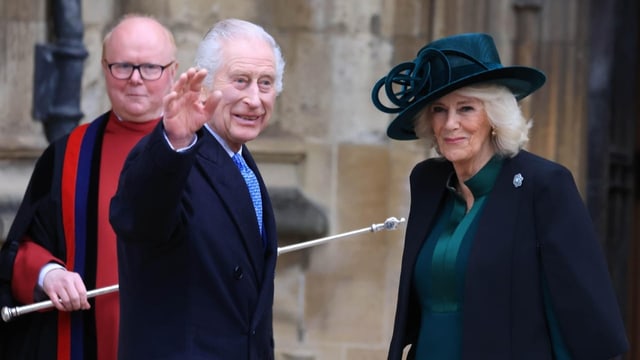  König Charles und Königin Camilla besuchen Ostergottesdienst