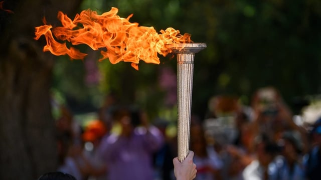  Olympisches Feuer entzündet