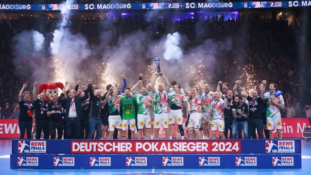  Magdeburg-Spieler nach Pokalsieg in Portners Trikot