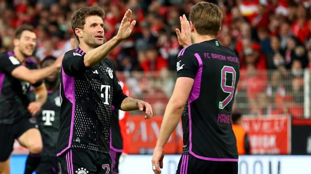  Bayern feiern Kantersieg – Gladbach mit Spektakel-Pleite
