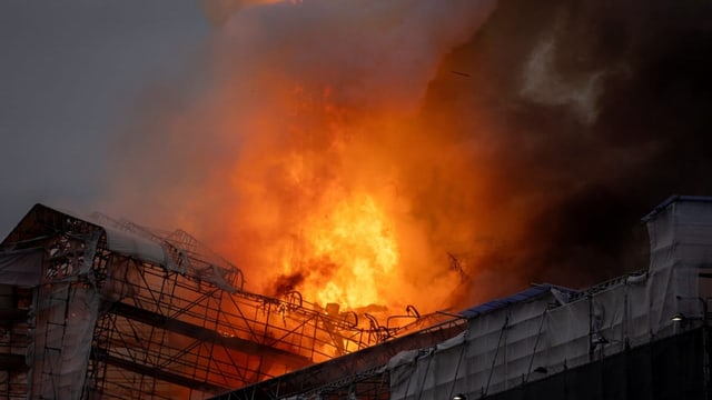  Historische Börse in Kopenhagen brennt – Feuer unter Kontrolle
