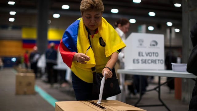  Volk bestätigt harten Kurs von Präsident Noboa in Ecuador