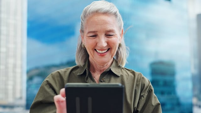  Senioren im Digitaldschungel: Online, aber hilflos?