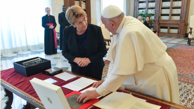  Audienz beim Papst: Viola Amherd trifft Franziskus