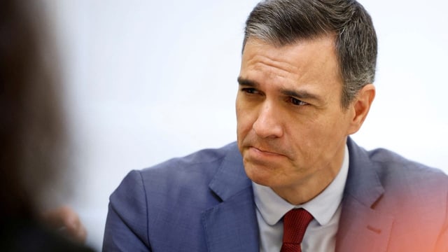  Sánchez bleibt nach Rücktrittsandrohung im Amt