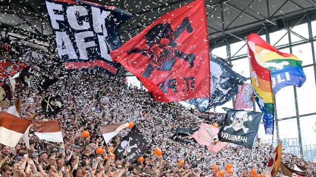  Der Kiez bebt: Hürzelers St. Pauli steigt in die Bundesliga auf
