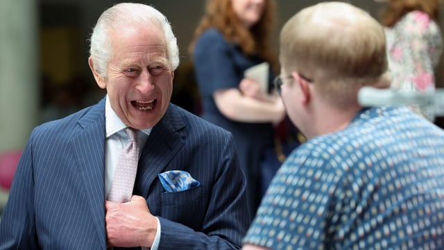  König Charles III. besucht Krebszentrum in London