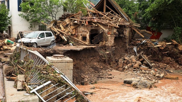  Hochwasserlage in Deutschland bleibt weiter angespannt: 4 Tote