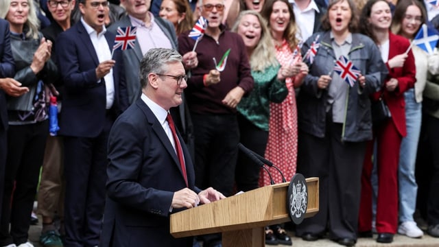  Keir Starmer hält erste Rede als neuer Premierminister