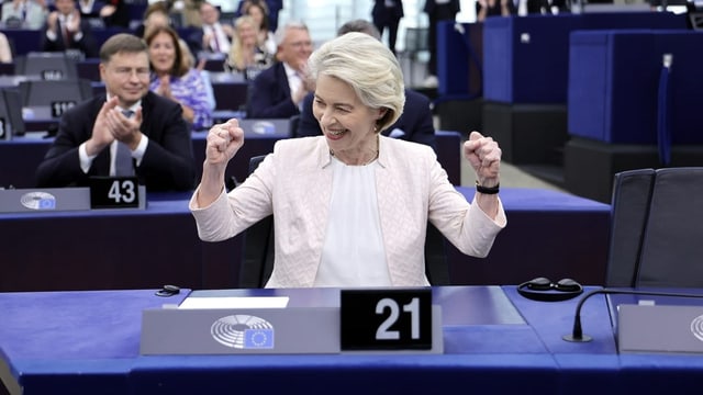  Ursula von der Leyen als EU-Kommissionspräsidentin wiedergewählt