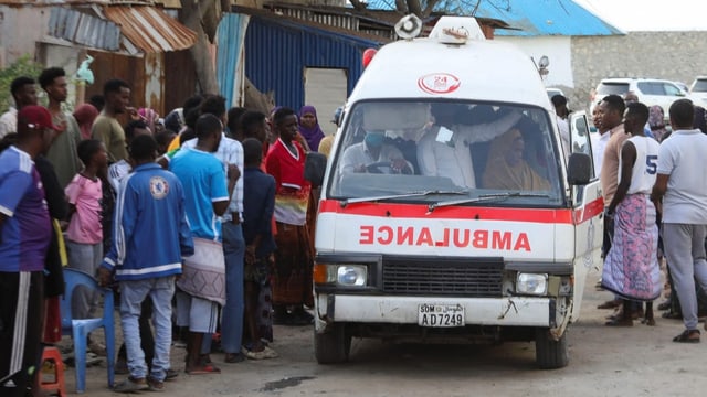  Mindestens 37 Tote bei Anschlag an Strand in Mogadischu