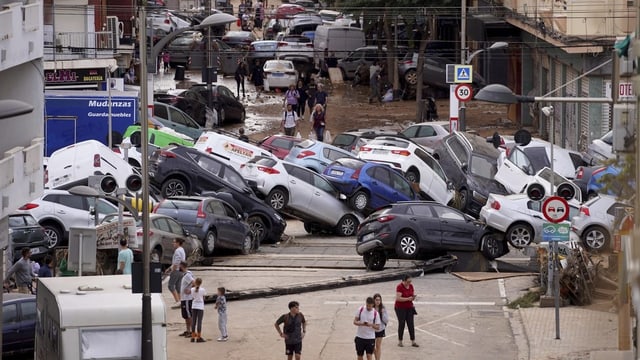  Über 150 Tote bei Fluten in Spanien +++ Noch Dutzende Vermisste